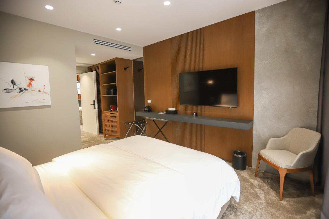 Urbanin Apartment & Hotel Tirana Exteriör bild